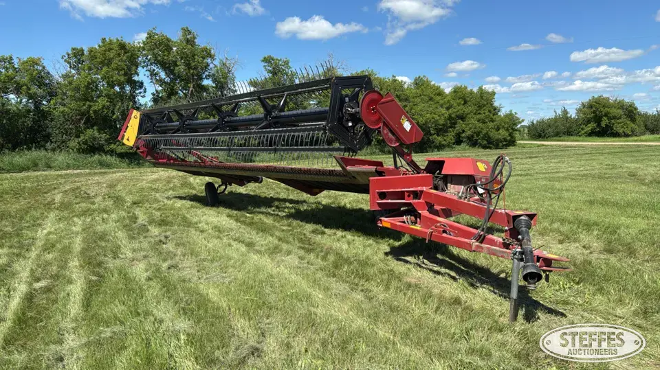 Case IH 725 Pull-Type Swather