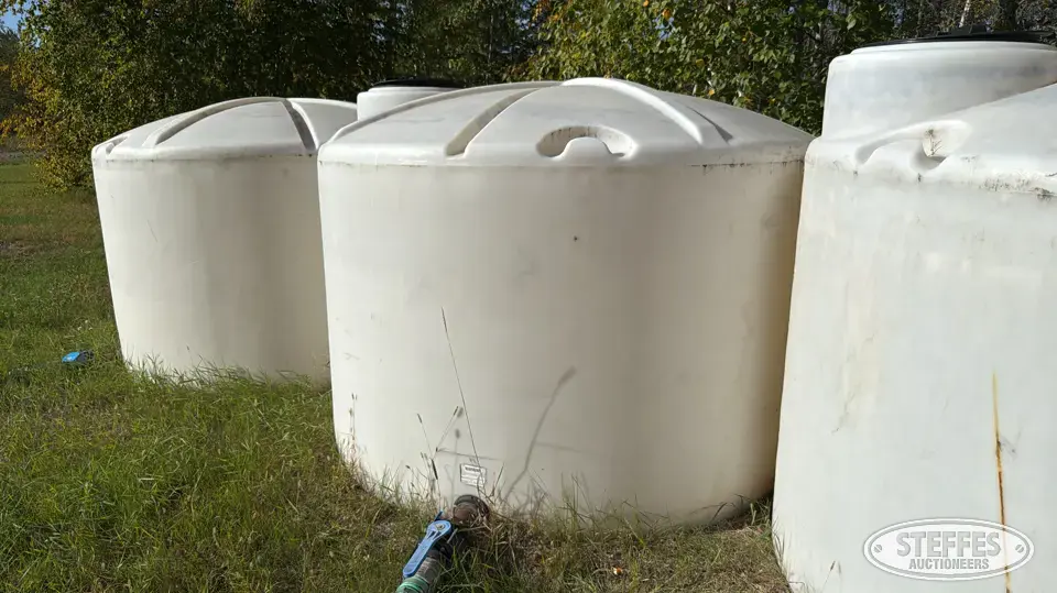 1,250 gal. poly water tank Poly Tank