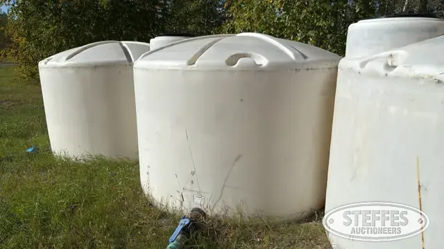 1,250 gal. poly water tank