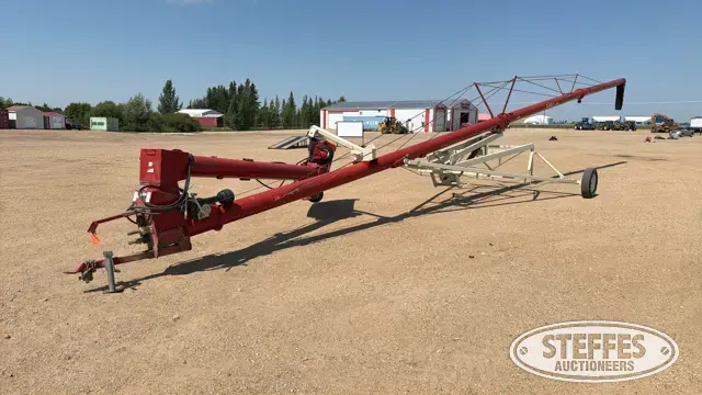 Buhler Farm King 1070