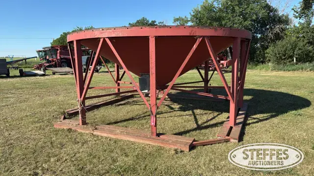 Grain bin hopper