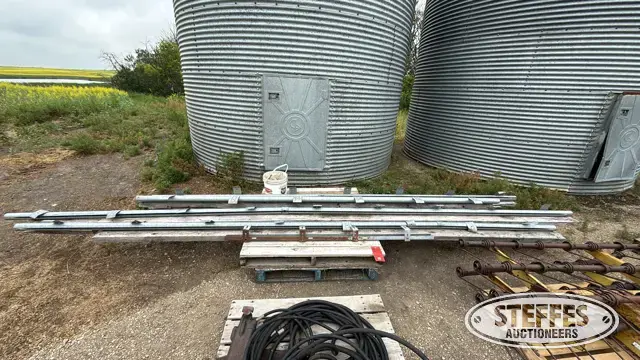 (4) Sliding door tracks