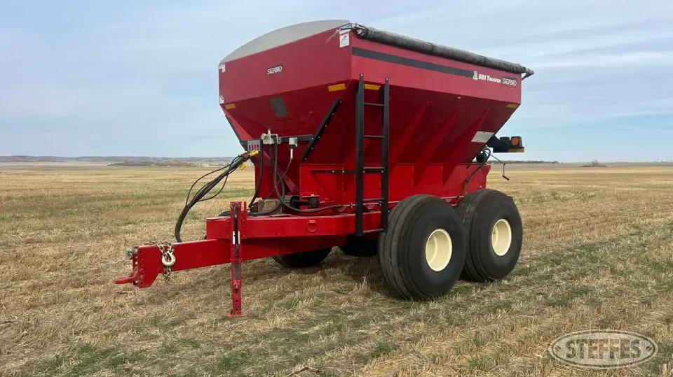 2022 Salford BBI Trooper Pull-Type Dry Spreader