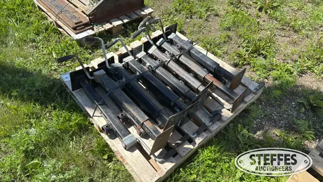 (15) Trailer jacks