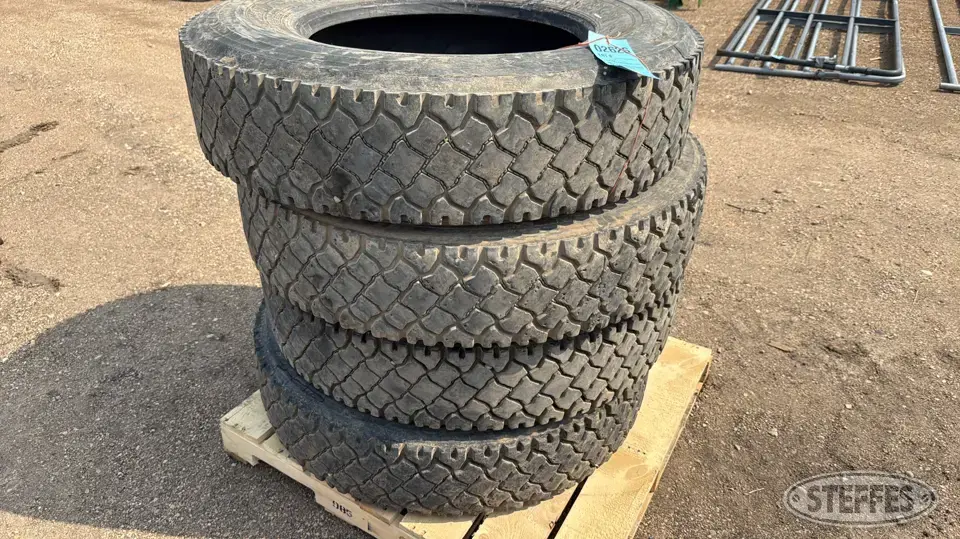 (4) Michelin 11R24.5 tires Truck Tire