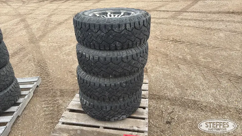 (4) Goodyear Duratrac LT265/70R17 tires Passenger-Light Truck Tire