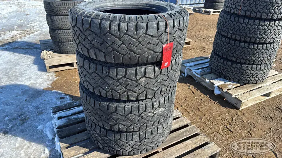(4) Goodyear Wrangler 275/65R18 tires Passenger-Light Truck Tire