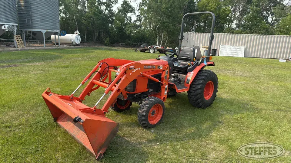2012 Kubota B3200HDS MFWD Tractor