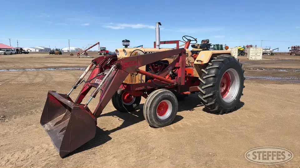 1969 Case 830 Comfort King 2WD Tractor