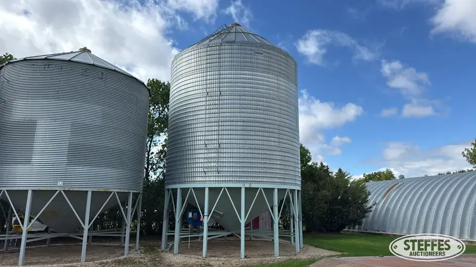 Behlen hopper bin