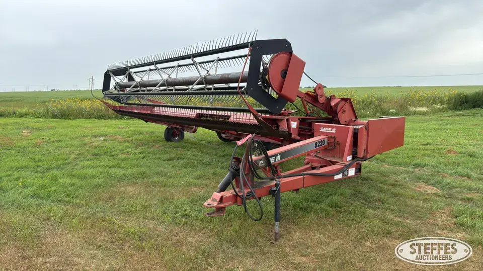 1999 Case IH 8220 Pull-Type Swather