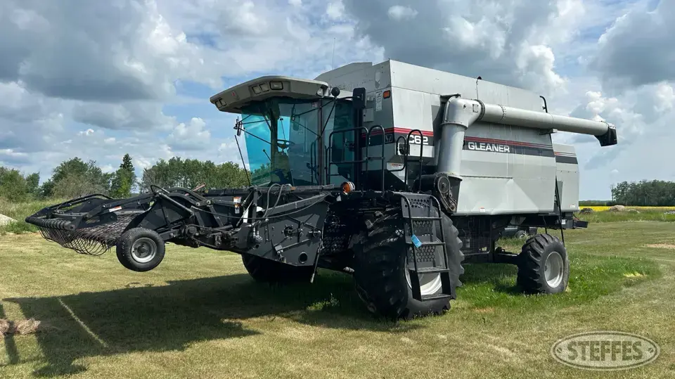 1998 Gleaner C62 Combine