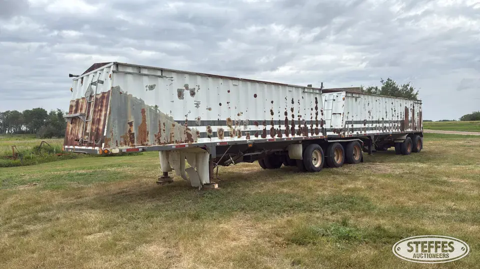 1994 Doepker Super B Hopper Bottom Trailer