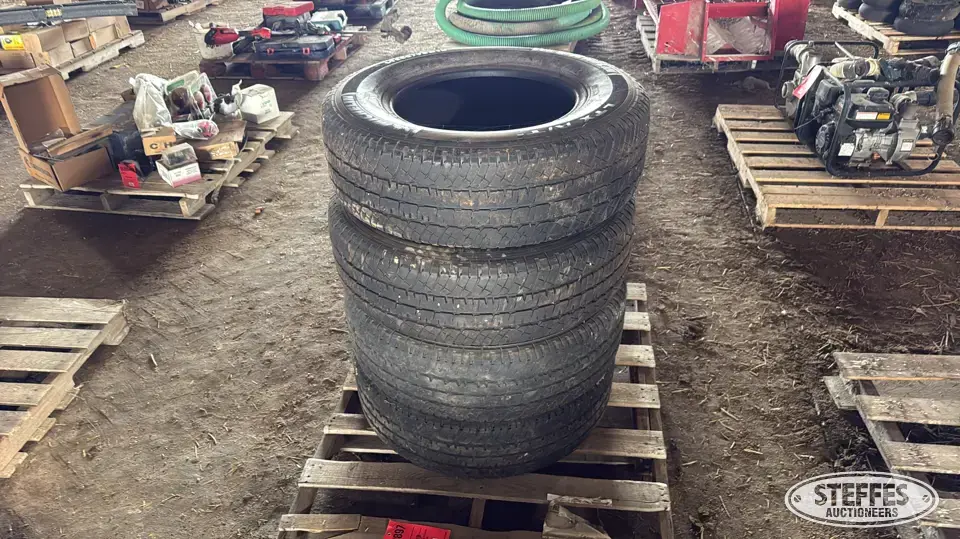 (4) Michelin LT265/70R18 tires Passenger-Light Truck Tire