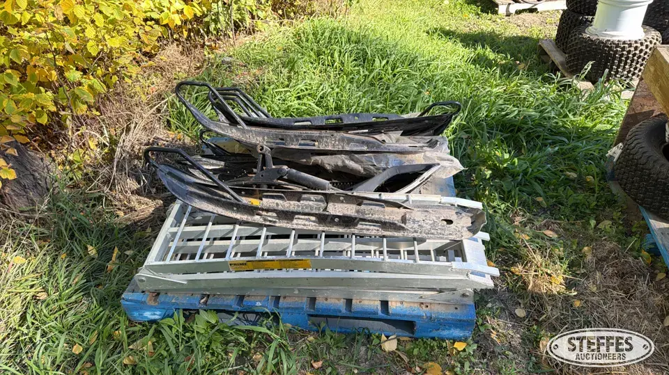 Ramps & snowmobile skis Farm Support Item
