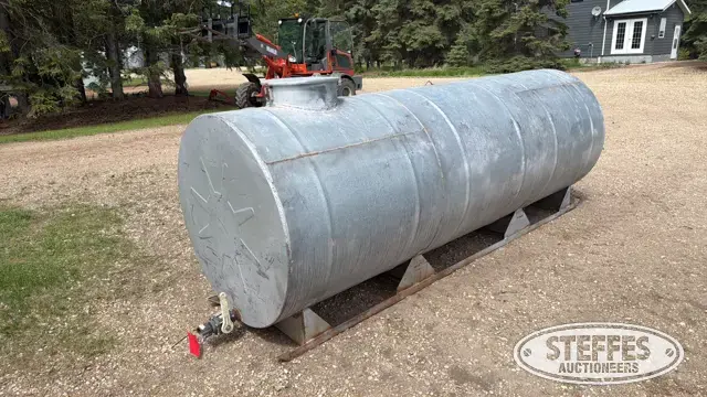 Westeel Rosco 1,000 gal. aluminum tank