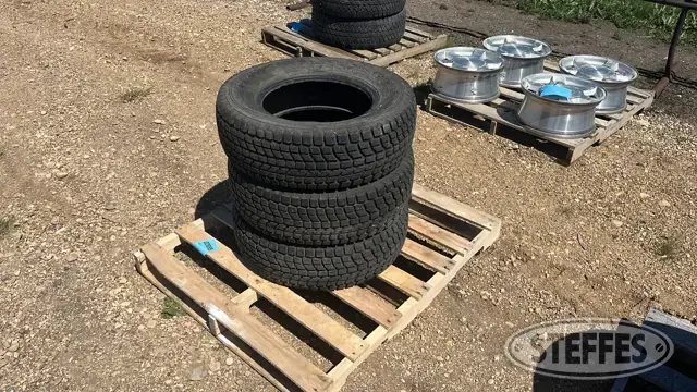 (3) Yokohama Geolander 235/70R16 tires
