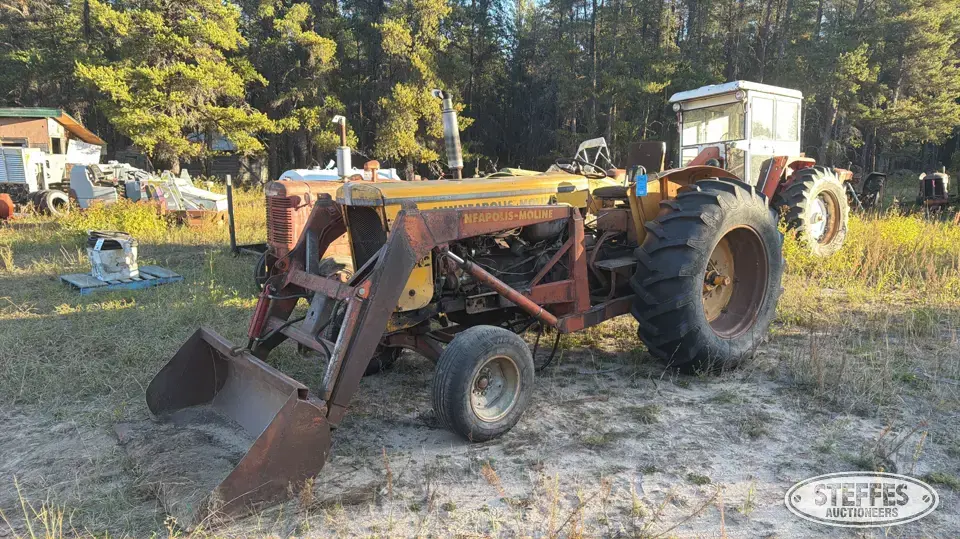 1964 Minneapolis-Moline M602 Collectible Tractor