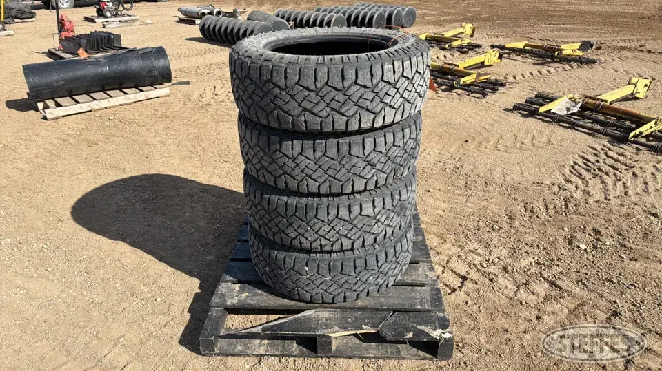 (4) Goodyear Wrangler 275/60R20 tires Passenger-Light Truck Tire