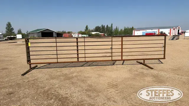Freestanding livestock panel w/gate