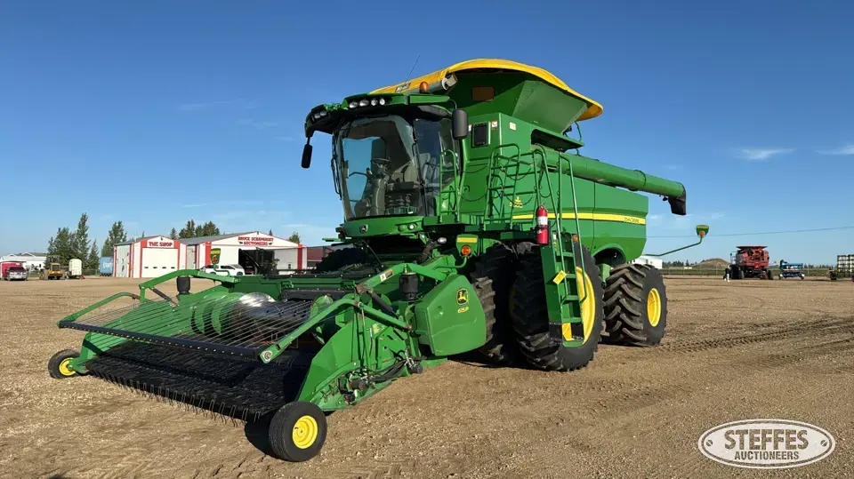 2012 John Deere S680 Combine