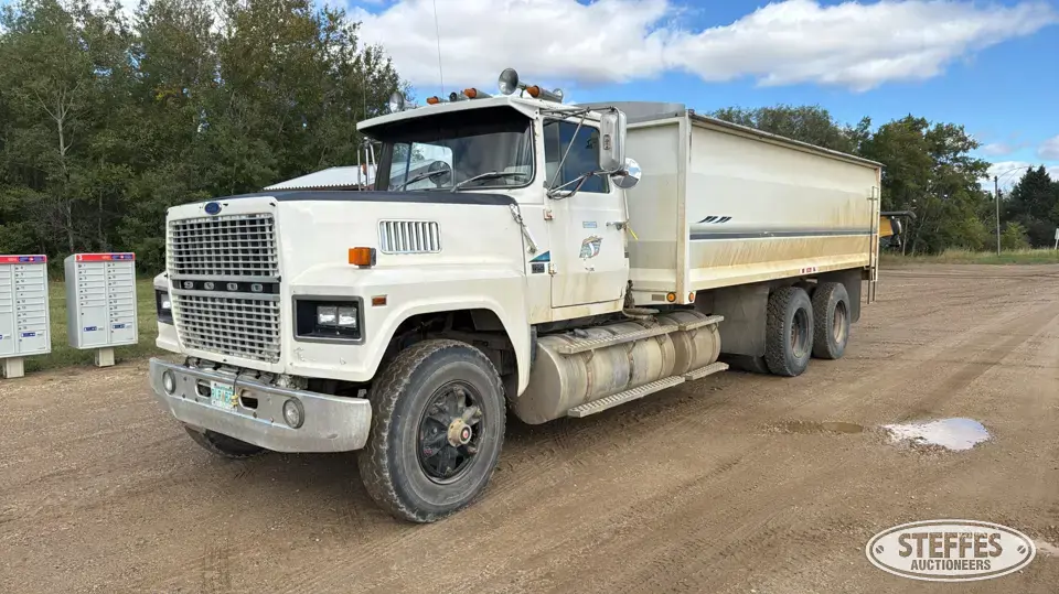 1985 Ford LTL9000 Grain Truck