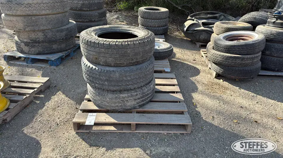 (3) LT265/70R17 tires Truck Tire
