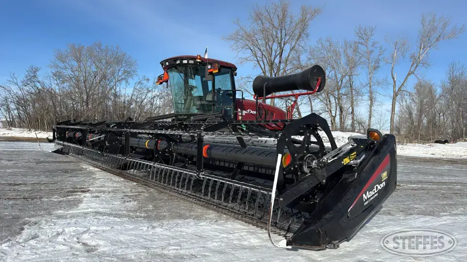 2013 MacDon M155 Dual Direction Self-Propelled Swather