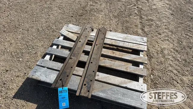 5th wheel hitch rails
