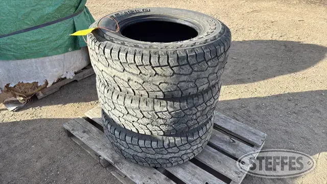 (3) Rovelo Ridgetrak 265/70R17 tires