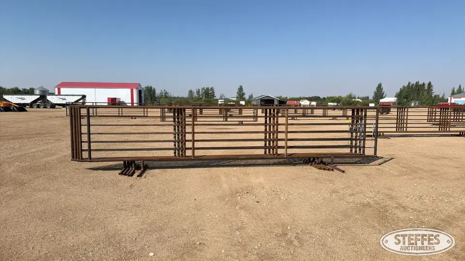 (5) Freestanding livestock panels Livestock Handling