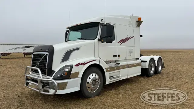 2004 Volvo VNL