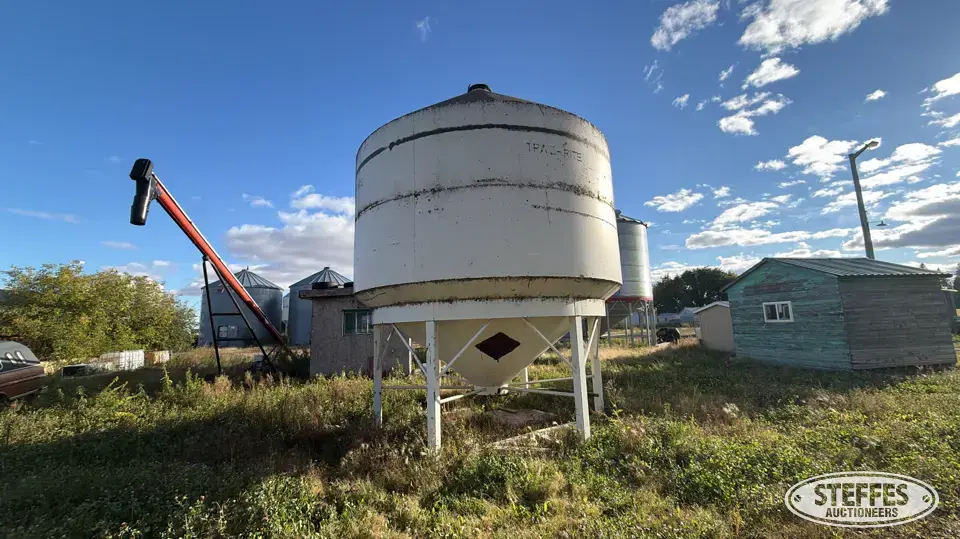 Trail-Rite FB73 hopper bin