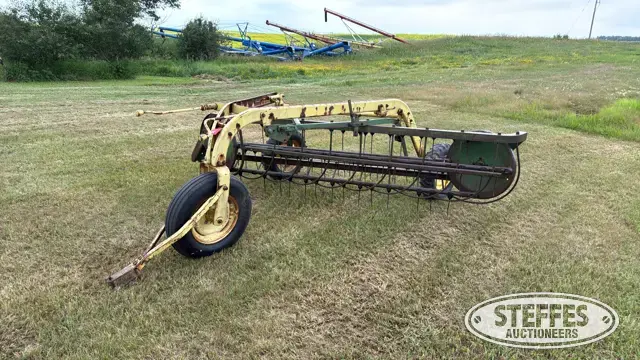 John Deere 640
