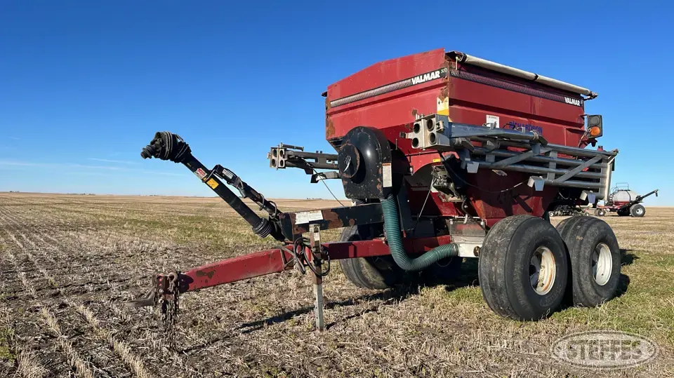 Valmar 500PT Pull-Type Dry Spreader