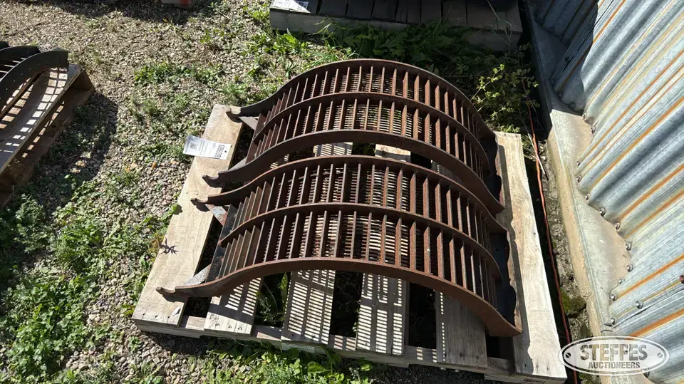 (2) Case IH 2188 small wire concaves Ag Equipment Part
