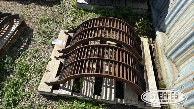 (2) Case IH 2188 small wire concaves