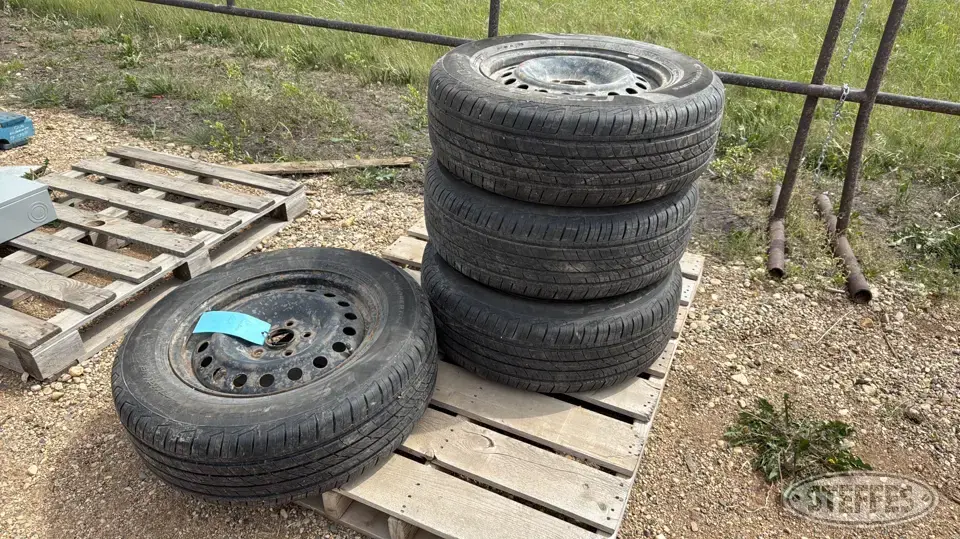 (4) Cooper 235/65R17 tires Passenger-Light Truck Tire