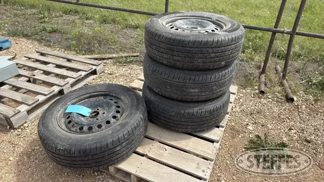 (4) Cooper 235/65R17 tires
