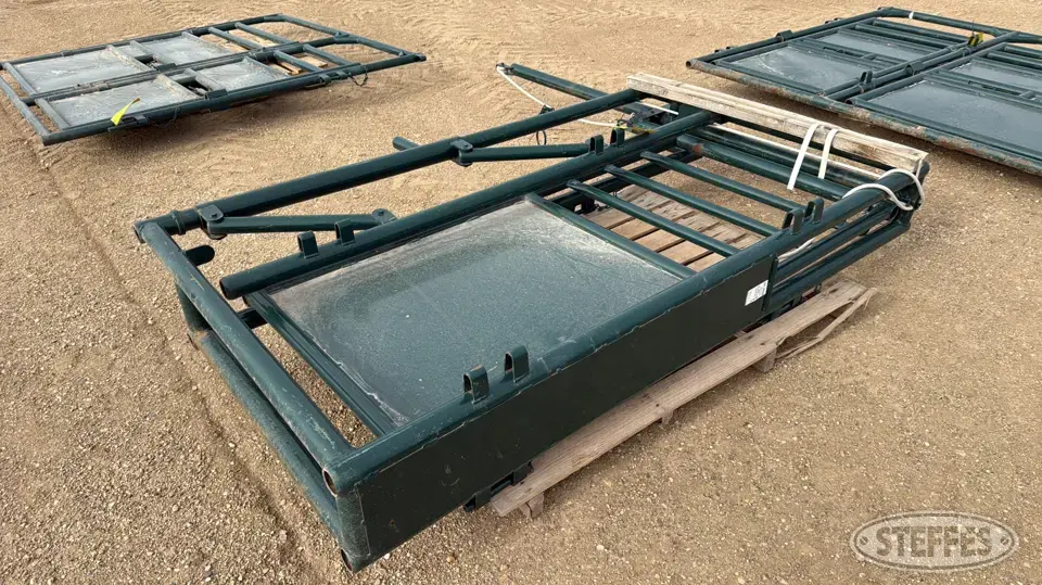 Hi-Hog 1235 S-alley LH door Livestock Handling