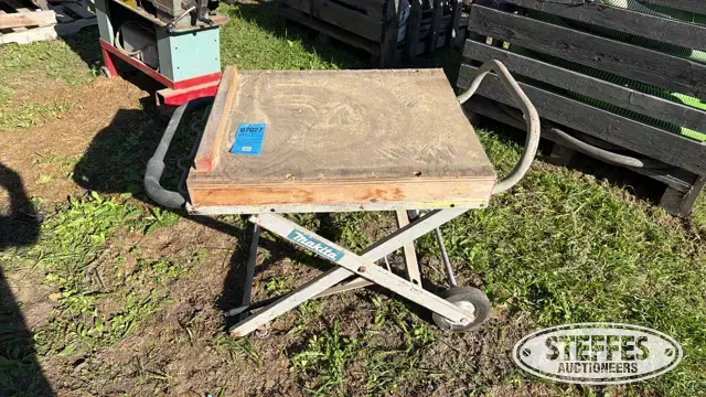 Makita folding saw stand