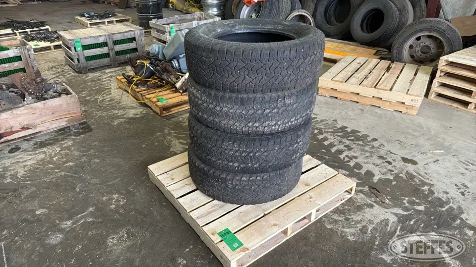 (4) Goodyear Wrangler Trailrunner AT LT275/65R20 tires Truck Tire