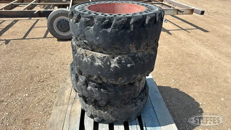 (4) Bobcat 31x6x10 tires Construction Equipment Tire
