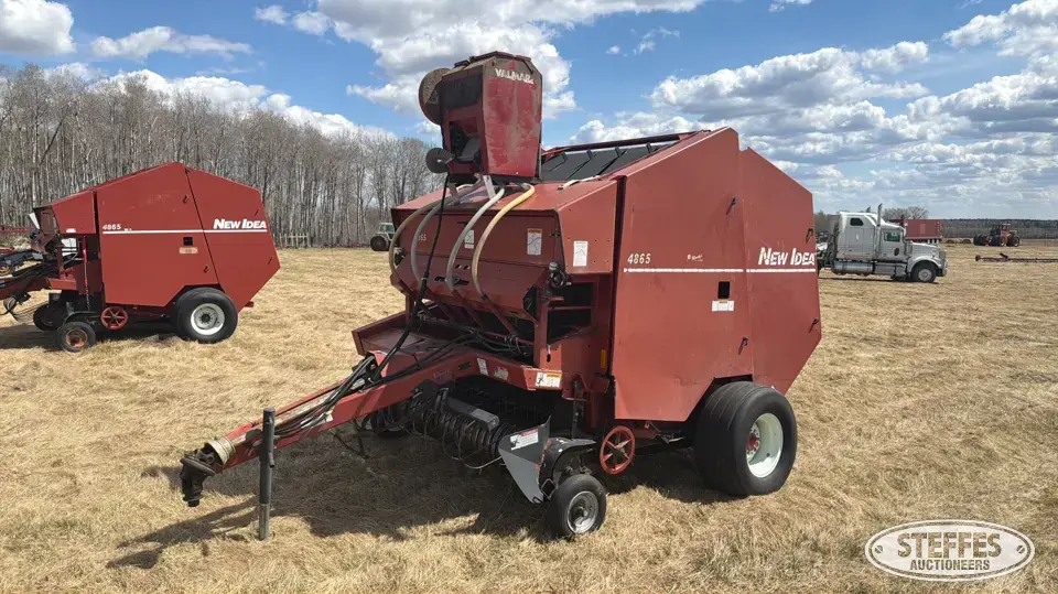 1998 New Idea 4865 Round Baler