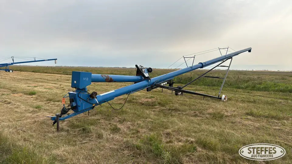 Brandt 1060 Swing Hopper Auger