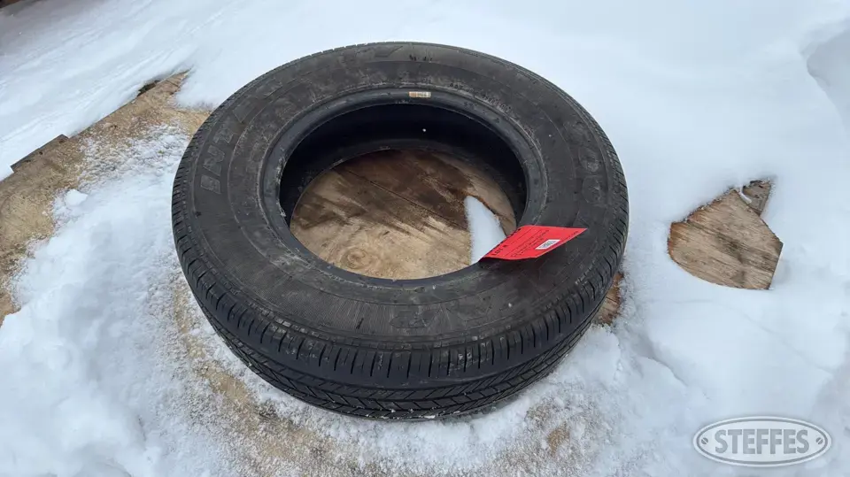 (1) Goodyear Integrity 215/70R15 tire Passenger-Light Truck Tire