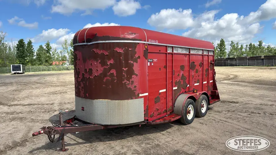 1998 Bergen Bumper Livestock Trailer