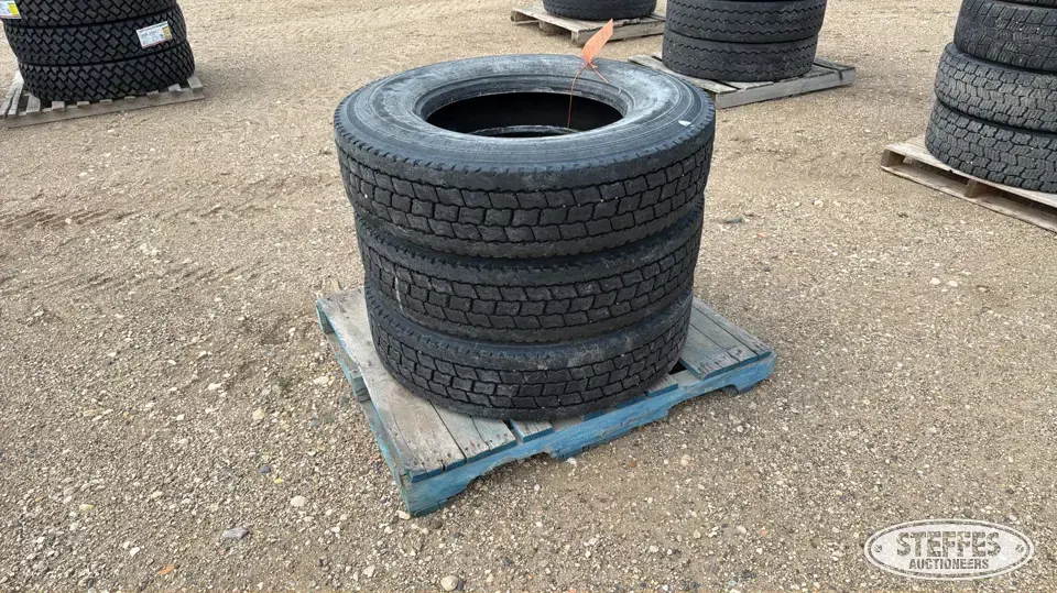 (3) Aeolus 11R22.5 tires Truck Tire