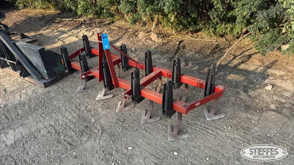Markowski field cultivator