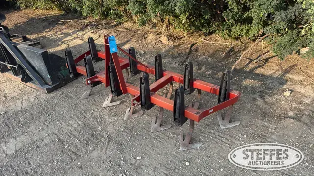 Markowski field cultivator
